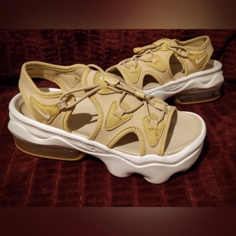 *NIKE*  "Air-Max KoKo" wmns sandal (Sesame/Sanddrift/Gum)